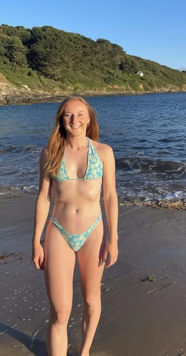 22F - I love being in a 👙