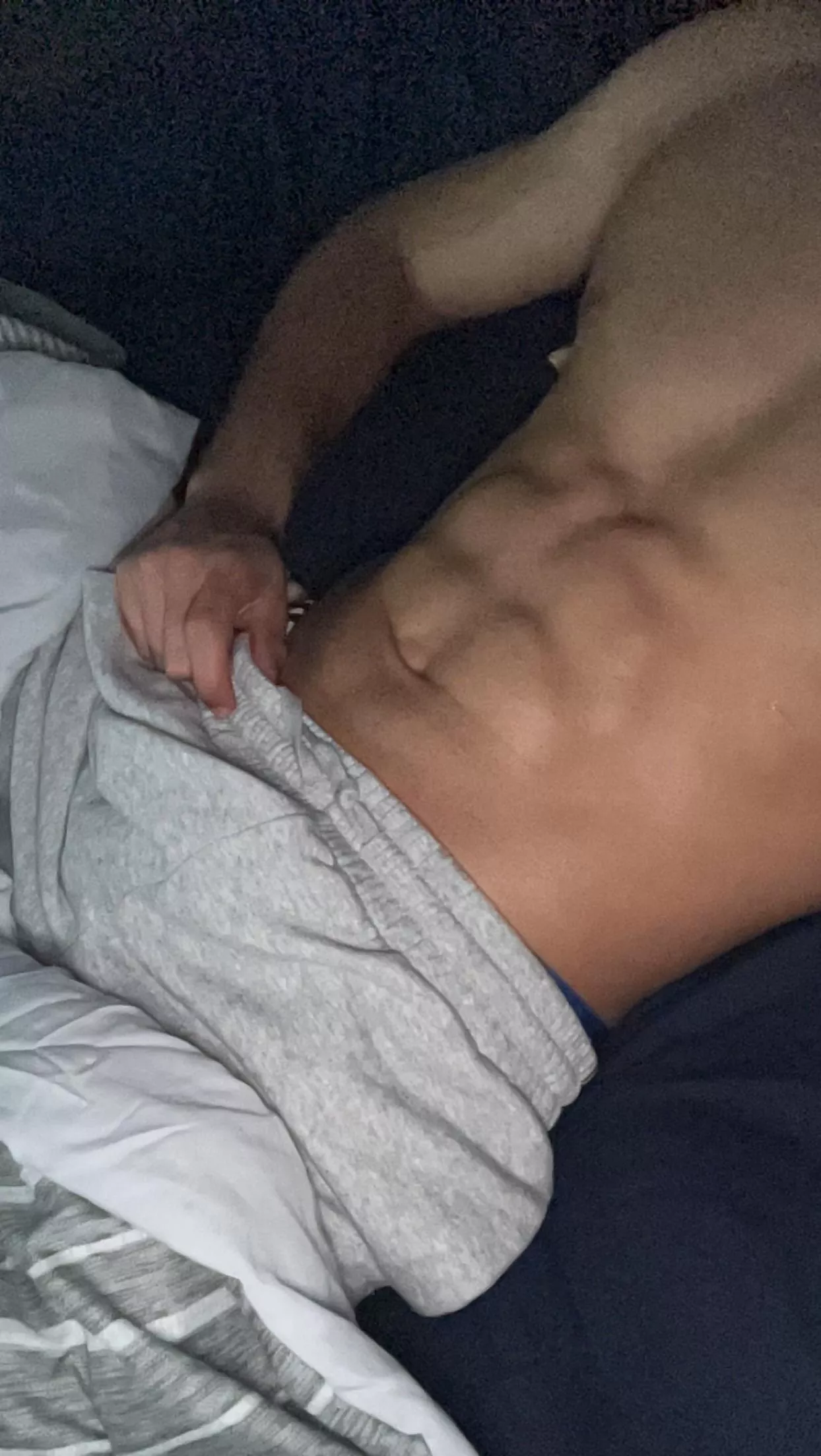 23 dl frat jock. mostly into white dudes (any body type). must send face. r@ceplay?? SC👻: JOCMGNET3