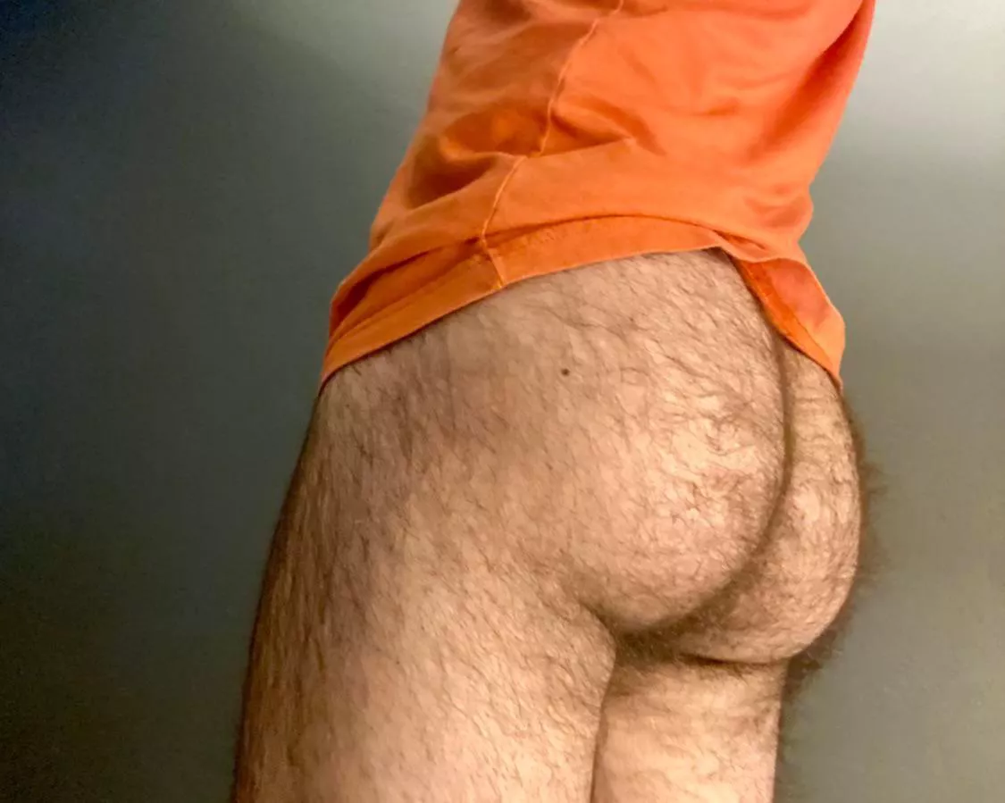 24 in shape DL bro with a big furry bubble butt. DM me