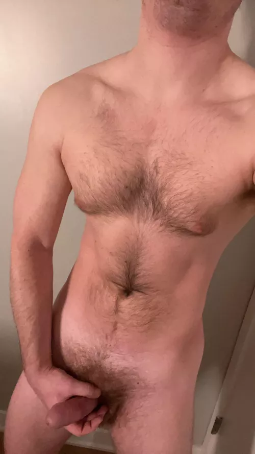 28 so horny bros. I need a jerk bud to help me out this morning. If you’re fit and horny add me at ryegayguy