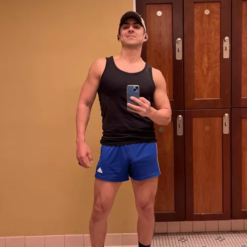 45 Another week another gym pic lol Hope your week is incredible! I don't respond to faceless profiles.