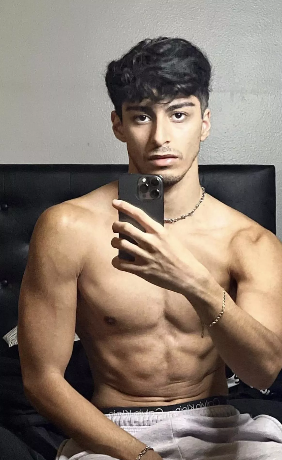 anyone wanna dm? 26 btm here