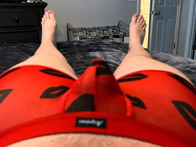 At least my feet are big. Who wants to see the rest of the set? 😏