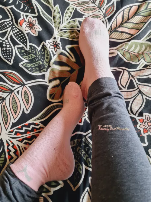 Do you think these Pumas look good on me ? or would they look better on your floor? 😏🥵 (Selling)