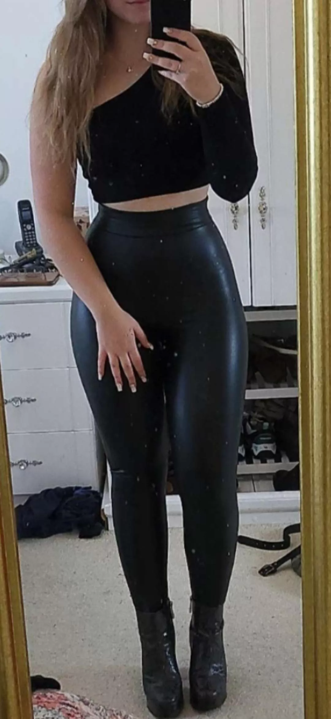 (f23)I love my leather leggings 🙊