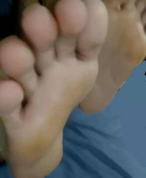 first time taking pics of my feet wdyt?