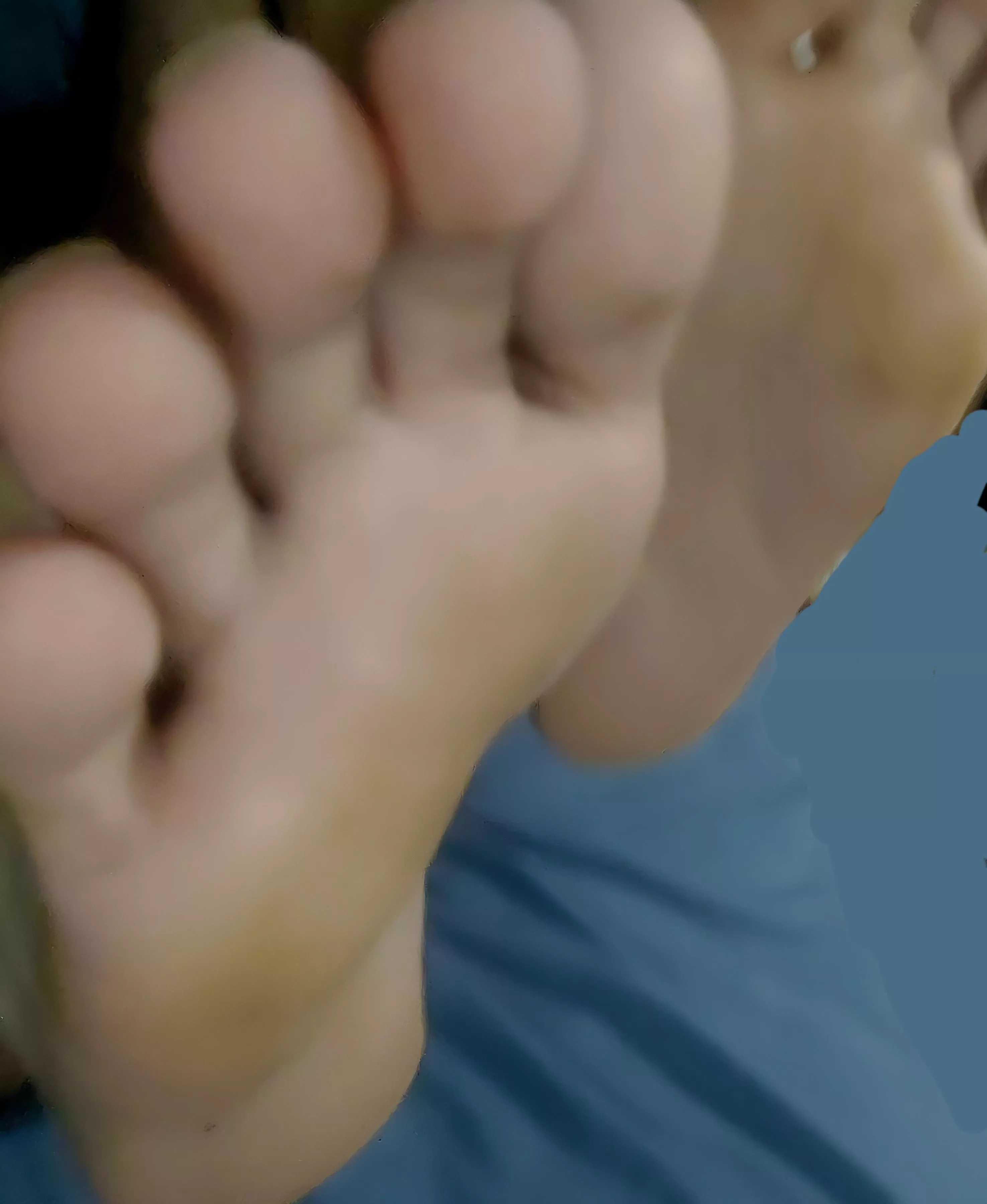 first time taking pics of my feet wdyt?