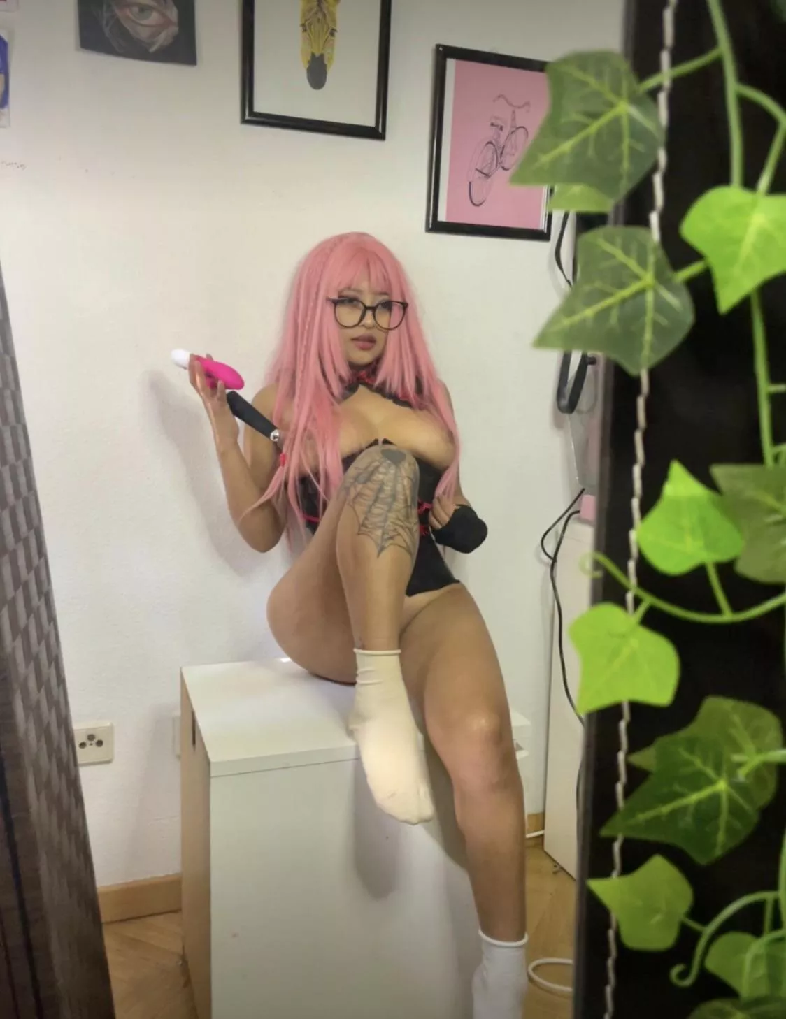 Grab my ass pull me closer🥵👅