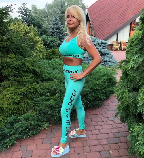 I know many exercise for beautiful tummy:)