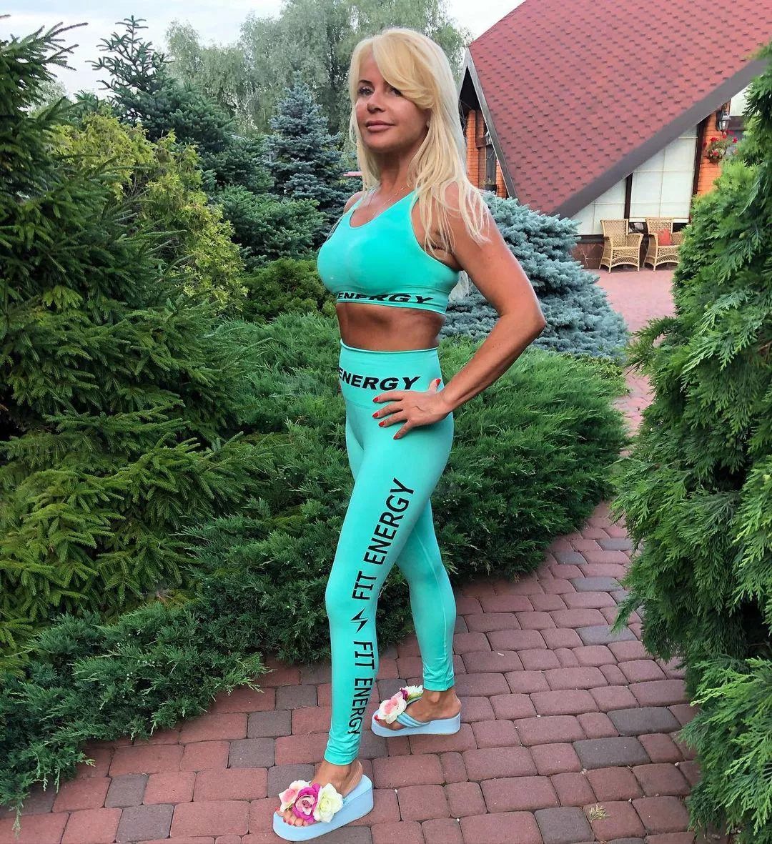 I know many exercise for beautiful tummy:)