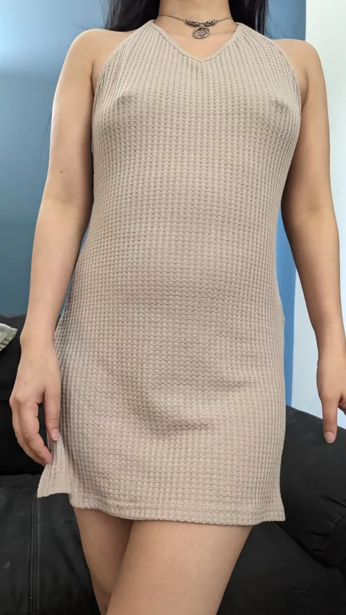 I love seeing other women without bras. Boobs always look better when free!