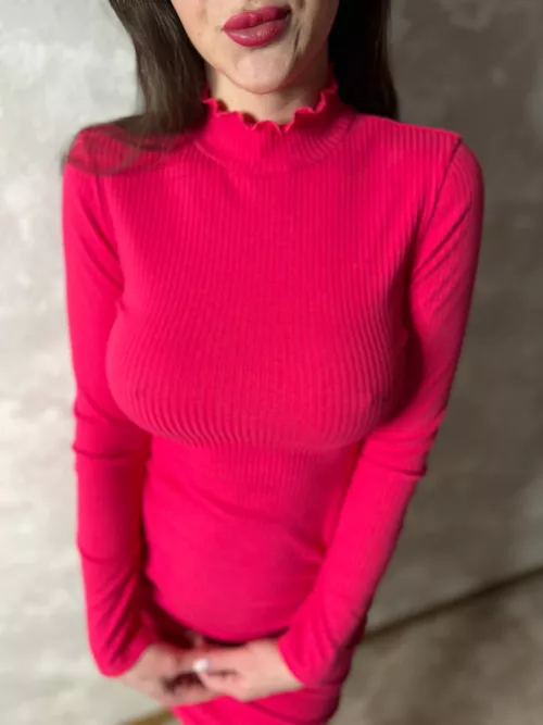 I love the looks when you wear outerwear without a bra