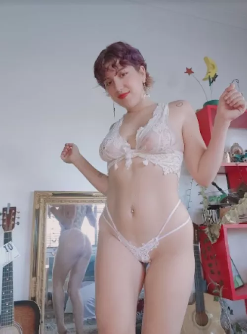 I wanna play a hard cock, I need volunteers.