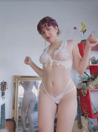 I wanna play a hard cock, I need volunteers.