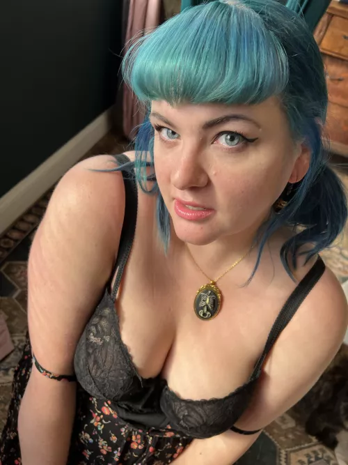 I’m happiest on my knees anyways 😈