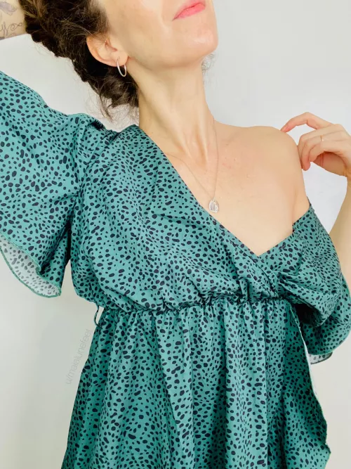 I’m just a girl, in the world 🖤 [f]