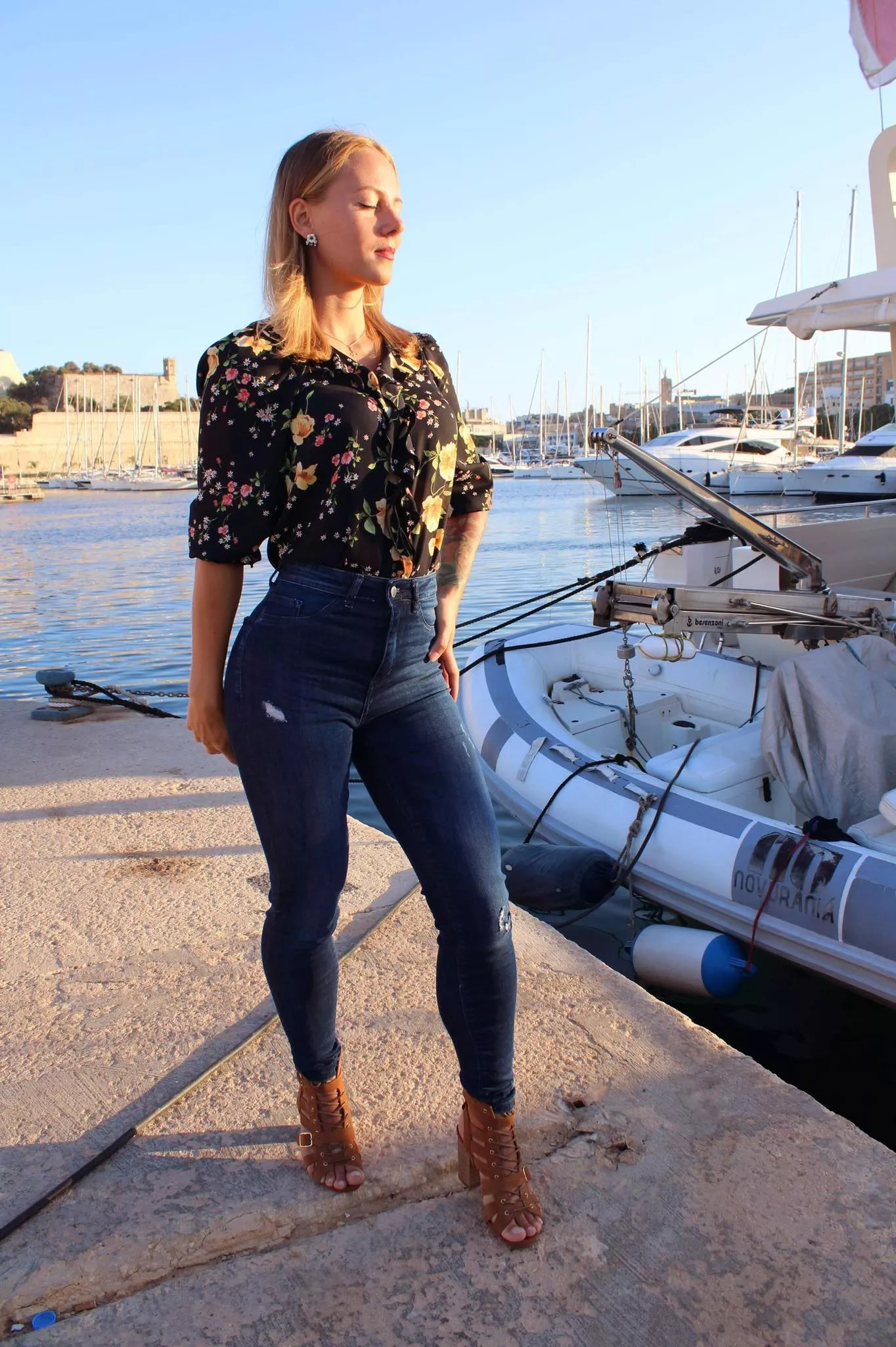 Is it possible to get noticed here when fully clothed? 🥺👉👈