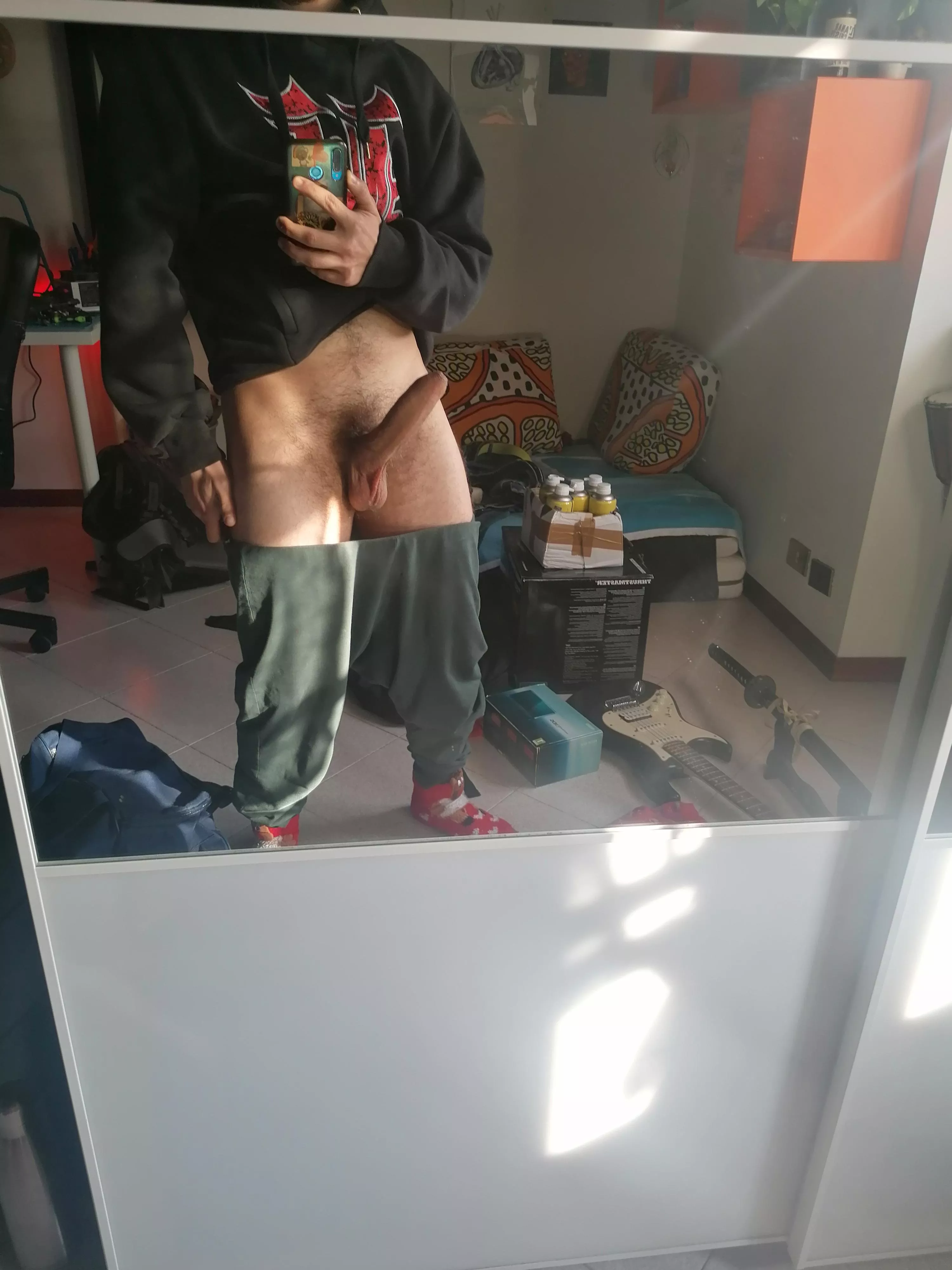 it points up just 4 U (M 19/7.5x5.6) 💕