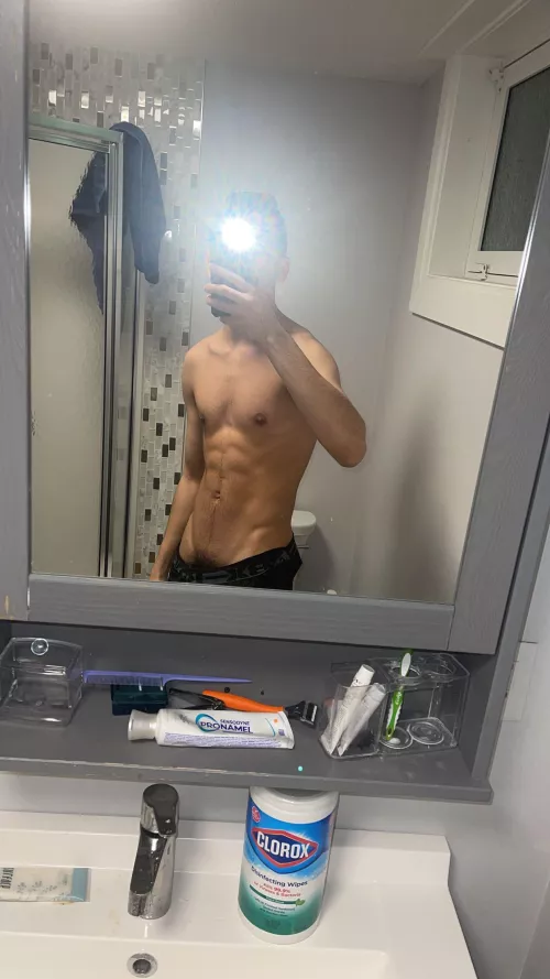 (m)(serious) what’s would you rate my body? Started working out and curios to see how my progress reflects