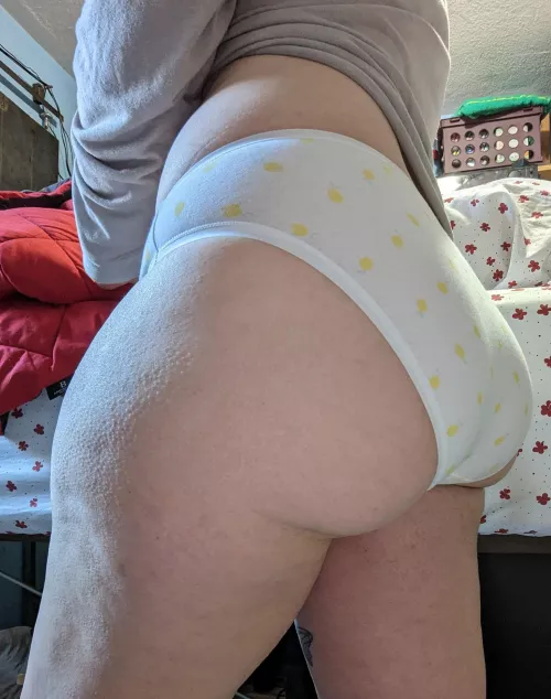 My lemon panties are sweet, not sour 🍋