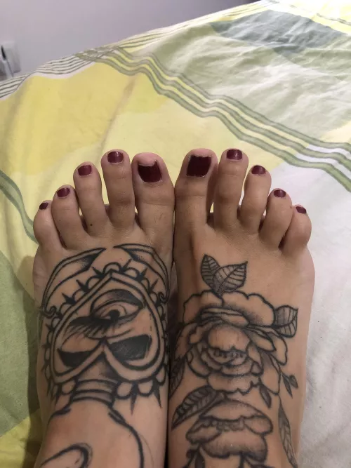 my toes are always painted 💘