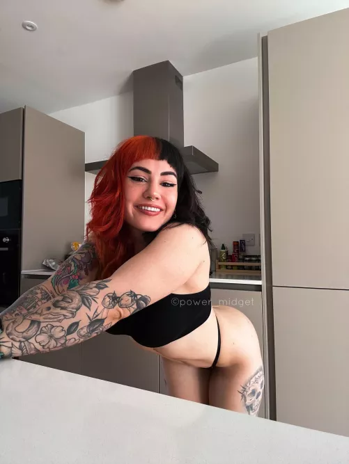 Now if only someone was behind me grabbing my hips 👀