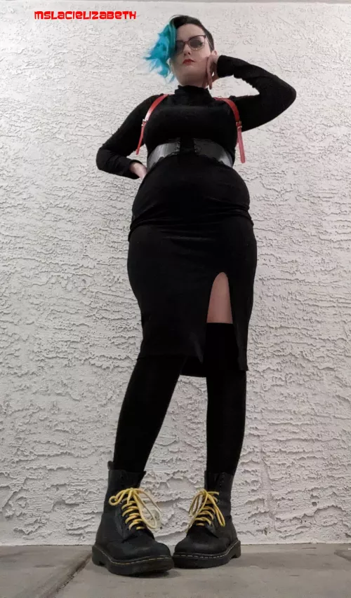 ok ok ok this one I'm fully clothed but I love it because you can see how soft and pretty I am! [f]