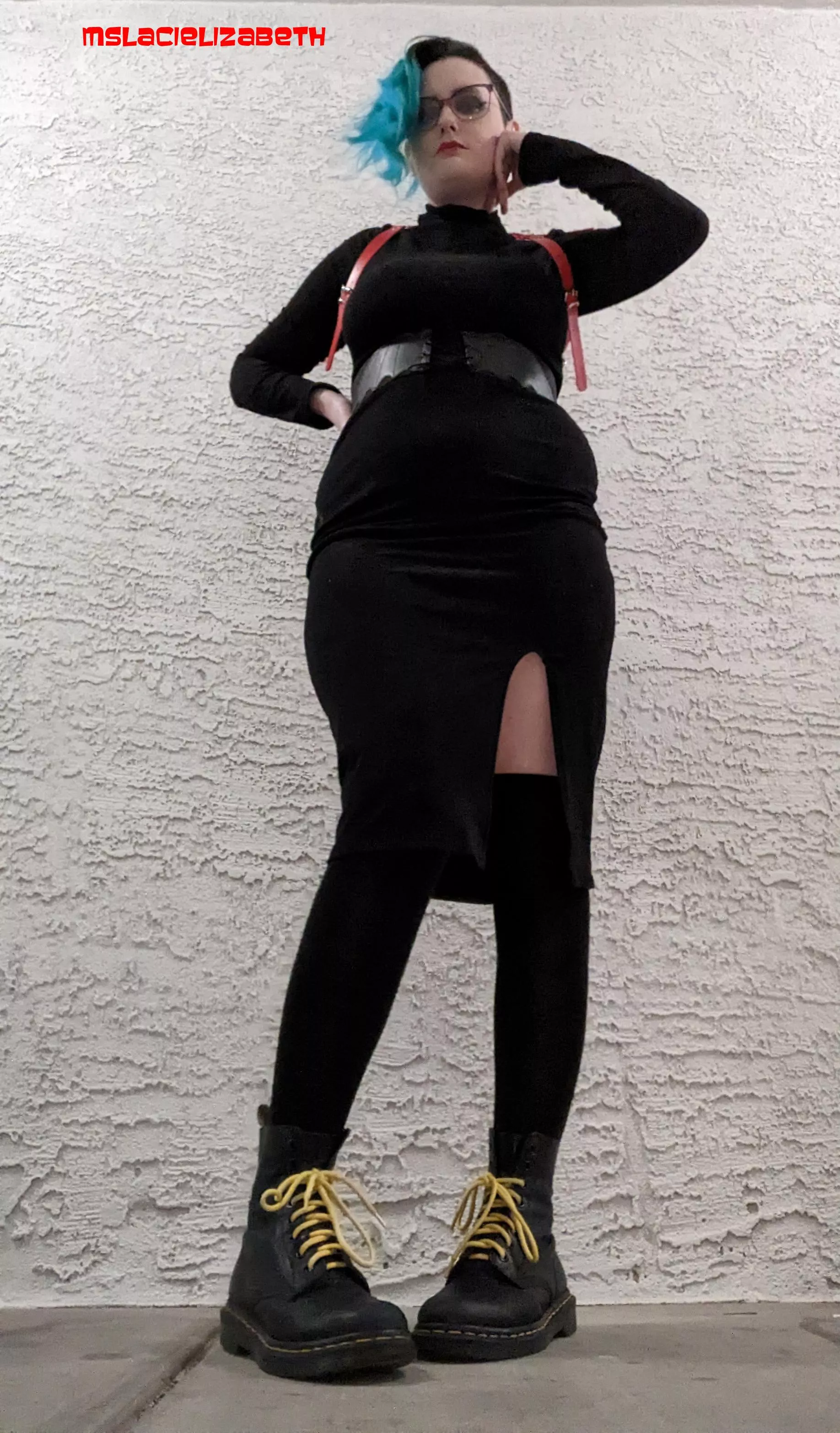 ok ok ok this one I'm fully clothed but I love it because you can see how soft and pretty I am! [f]