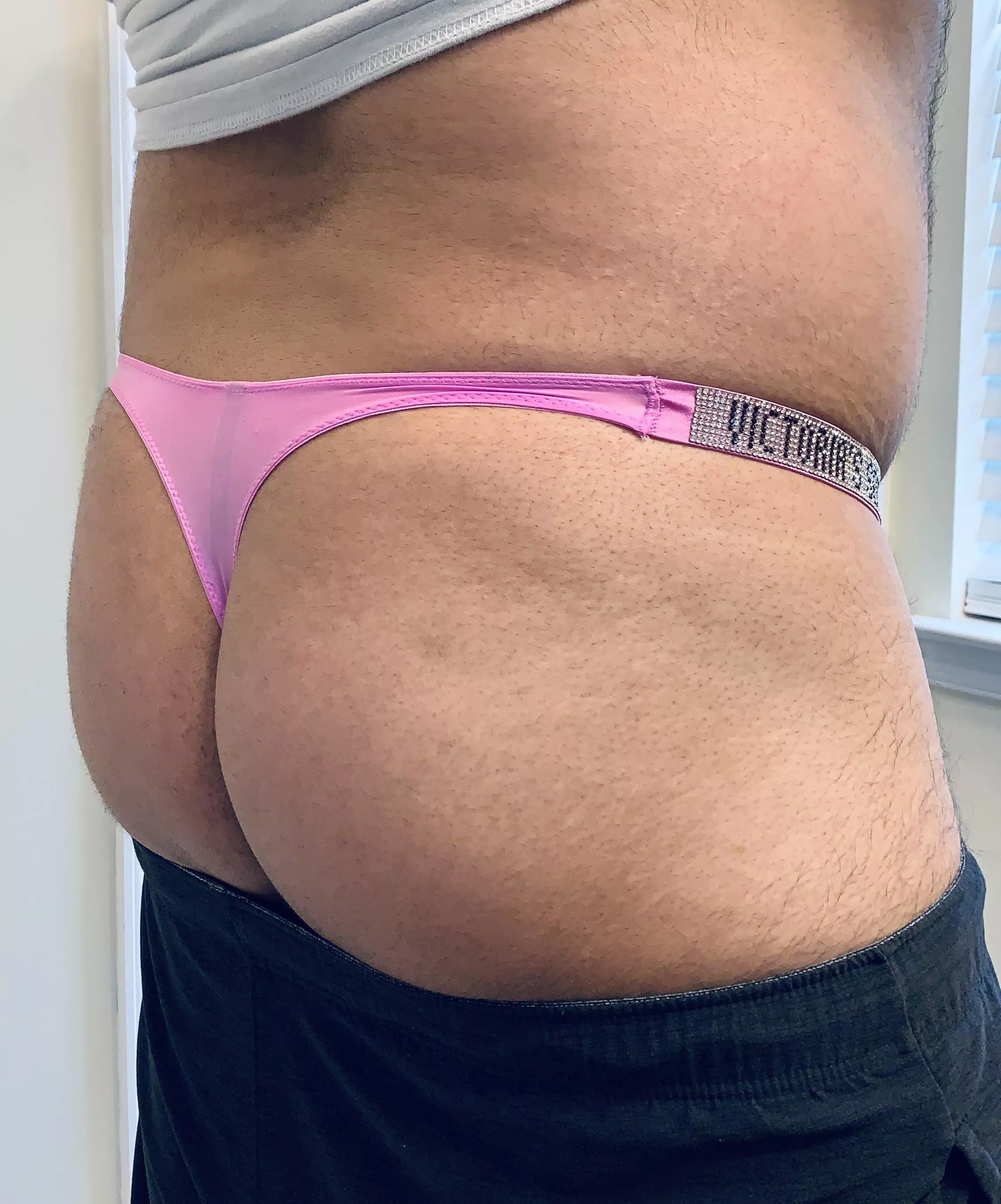 Pink VS Shine Straps make this gloomy Monday a lil better 💜