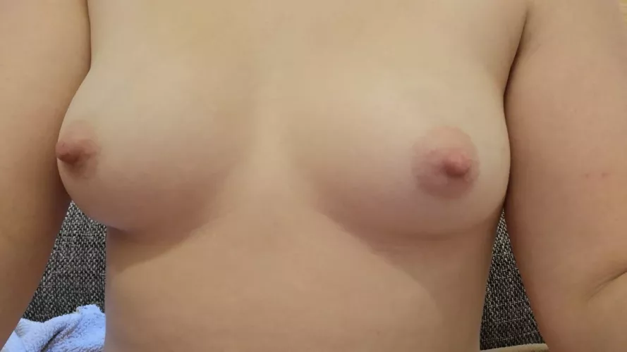 Rate my boobs 😘