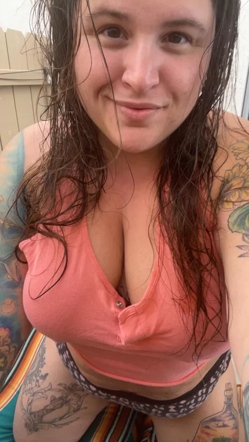 rise and shine , wake up with this sexy bbw and all of my curves covered in tattoos !