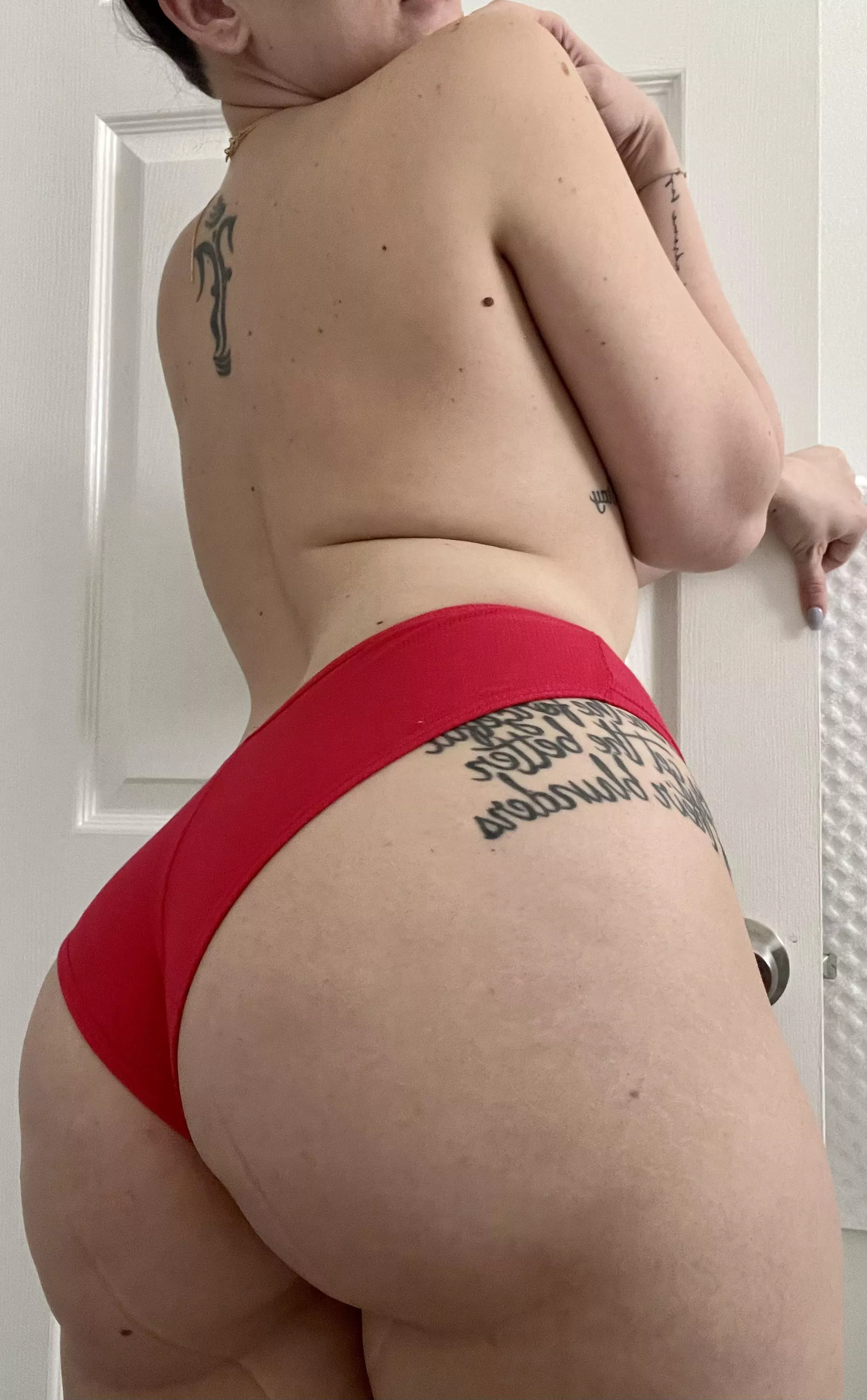 [selling] [US] I’m making apple bottom red a thing! Get yourself a pair straight off my juicy apple