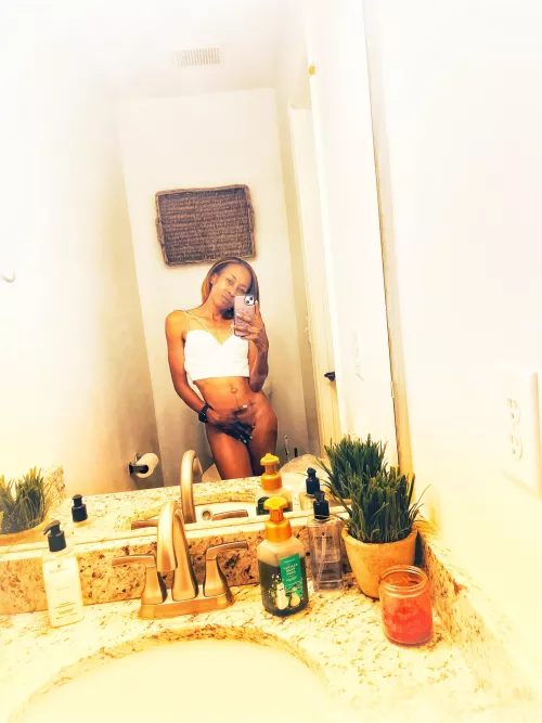 Thanks u/_PrettyPeaches_ for the top but what about the bottoms 😛 [Mrs]