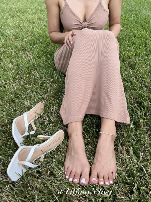 These heels hurt my feet, can you please rub my feet for me?