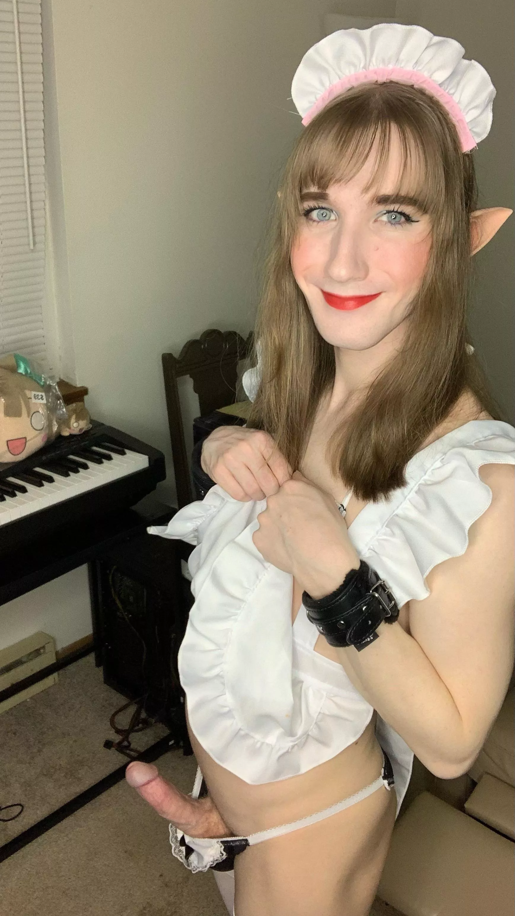 This maid has a surprise under my apron~ 😳✨💖💕🌸