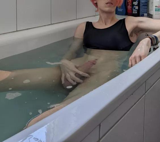 Thought I'd try posing in the bathtub. Hope you enjoy!