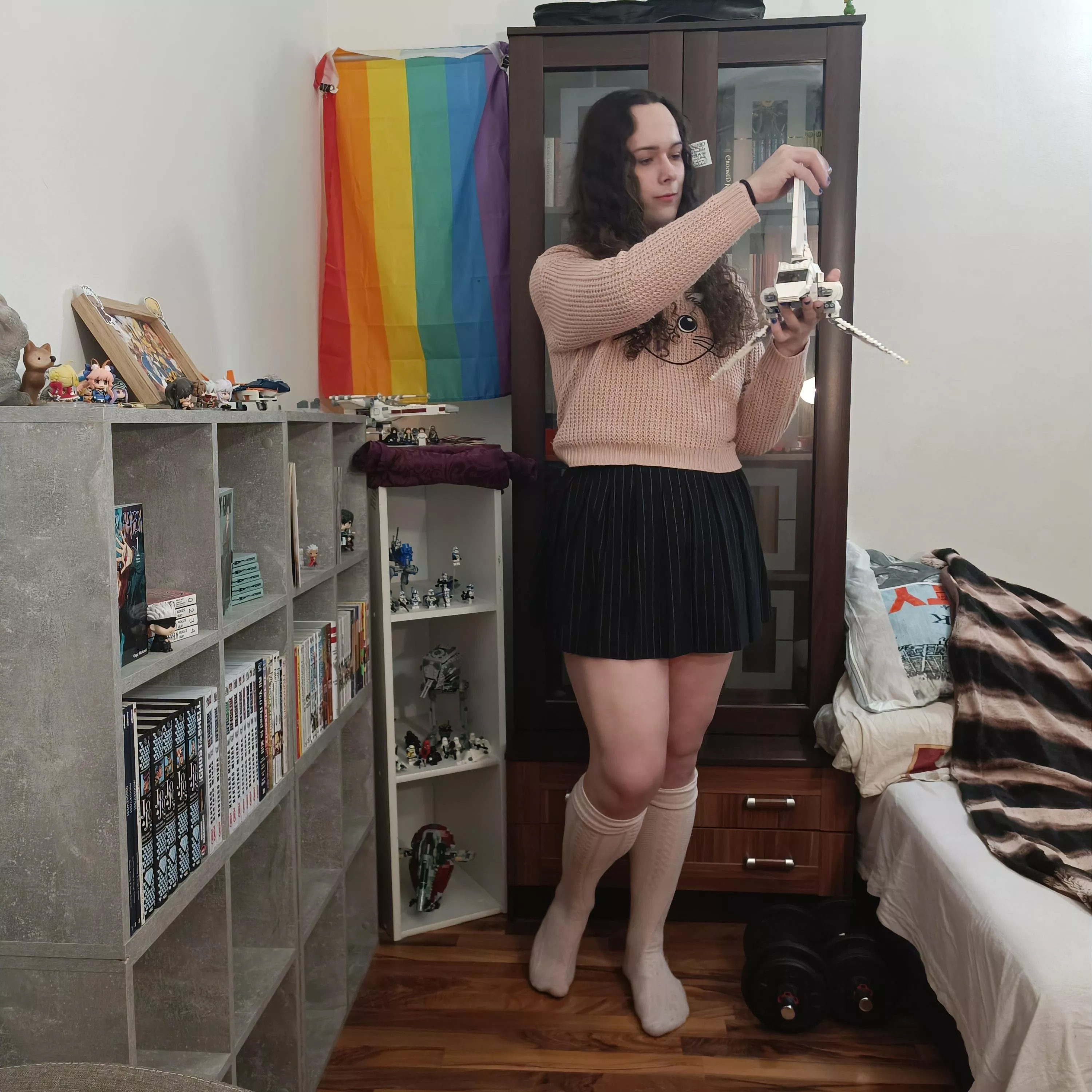 Wanna come over so we can make each others' Monday a little more fun ? :3