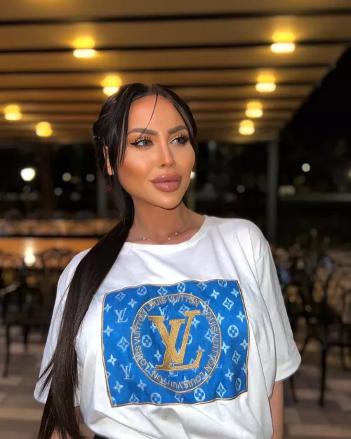 Wanna kiss my juicy puffy lips?