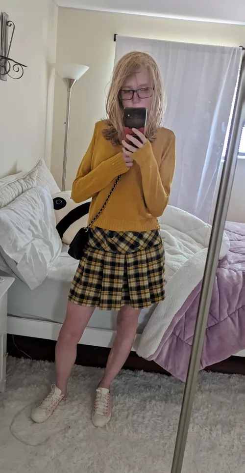 What color do you cuties think should I dye my hair~? (Day 4 of posting a pic everyday until I've worn all the feminine clothes in my wardrobe)