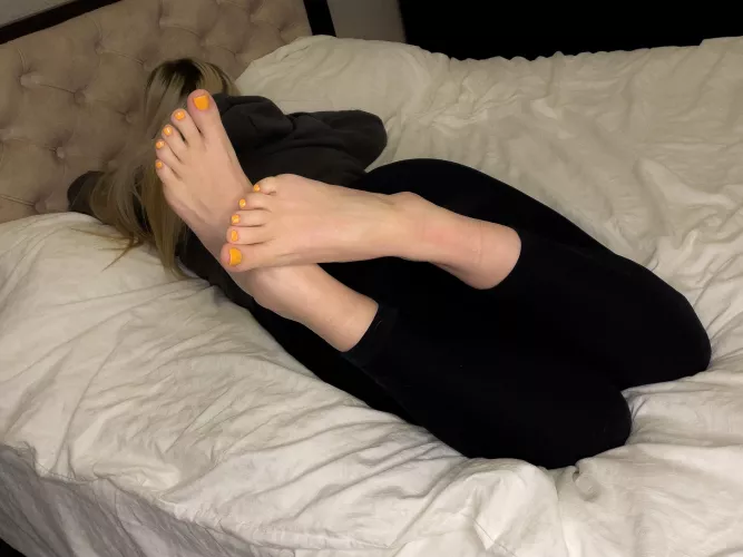 Which toe are you putting in your mouth first?