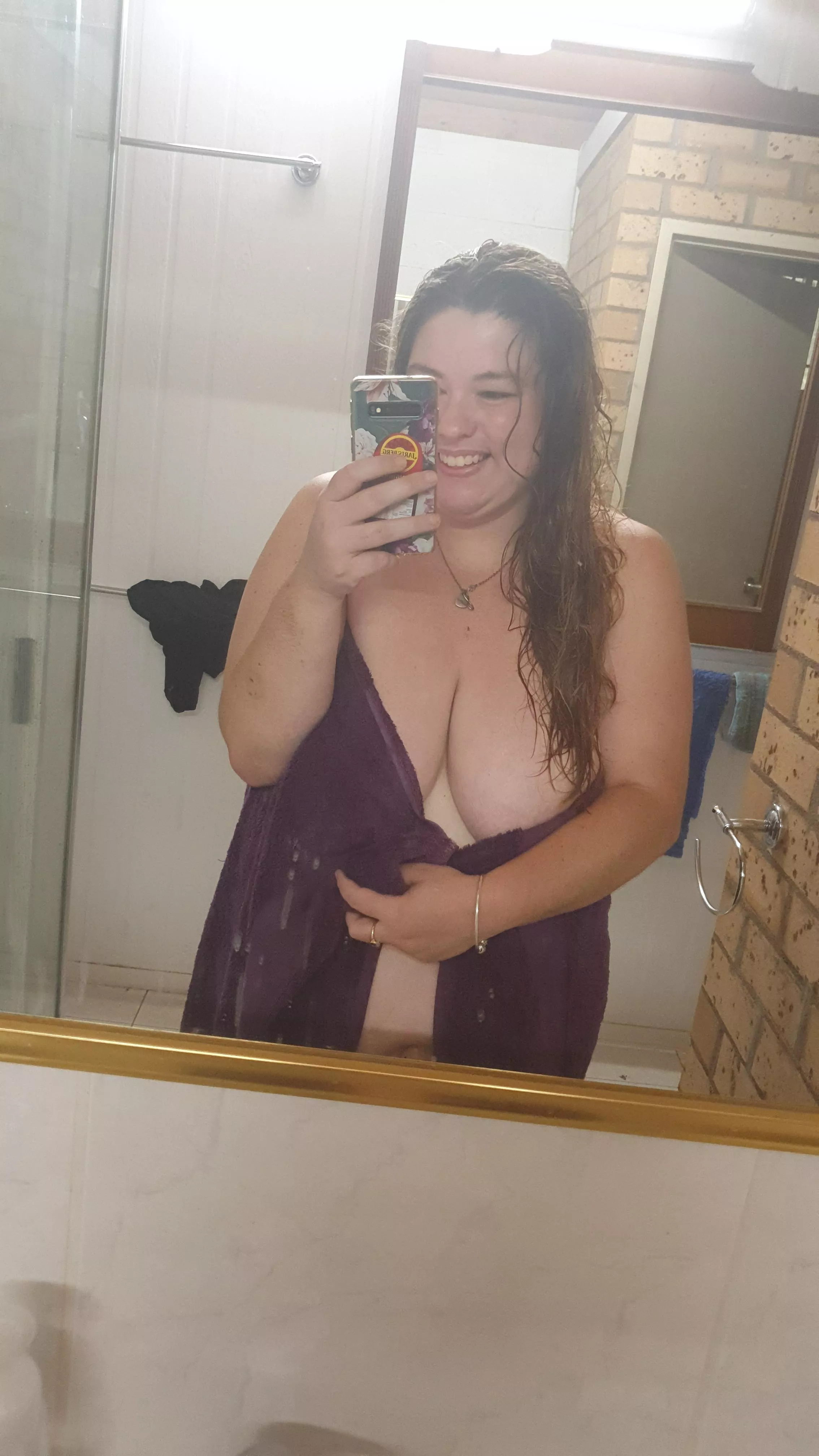 who's hoping I'll drop the towel? 😈