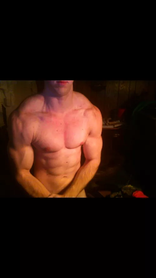 2017. [m] The craziest shape I was ever in. After I lost 32 lbs and did cardio and resistance training multiple times per week.