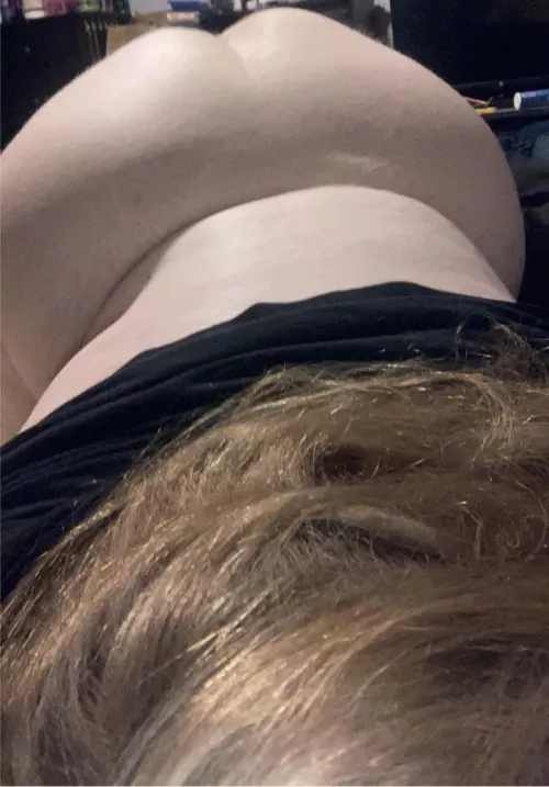 21 bottom hmu to cum all sizes welcome