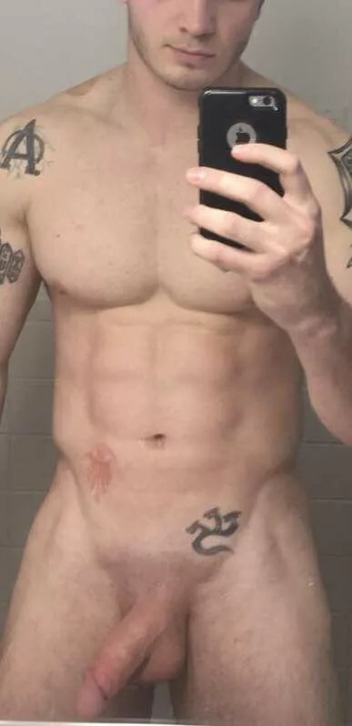 21(m), turning 21 today, here’s a pre practice locker pic, dm me