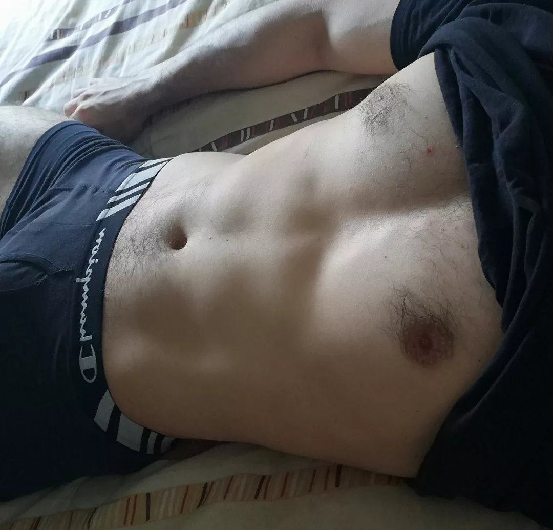 24 good looking Crossfit guy looking for a jo buddie that shows face too. bearded or blonde + sc:Craigrichey19