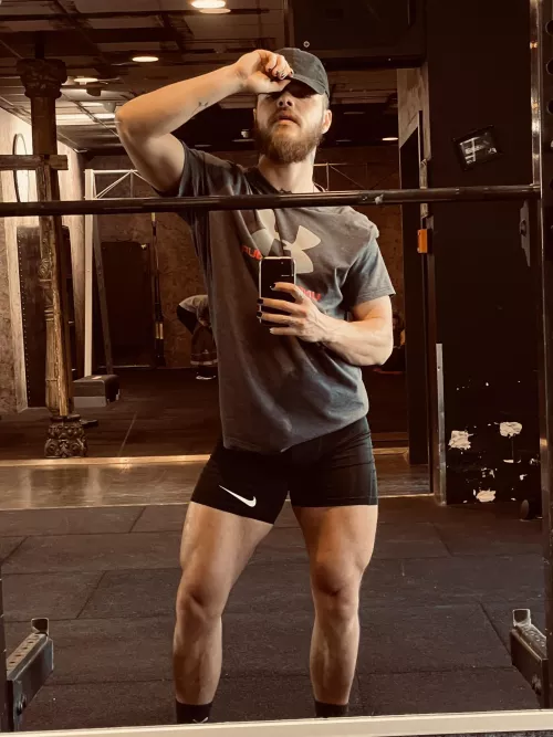 (32) Cheeky in the gym