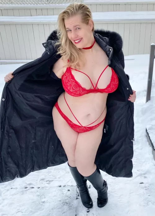 (43) Only lingerie underneath my jacket 💋