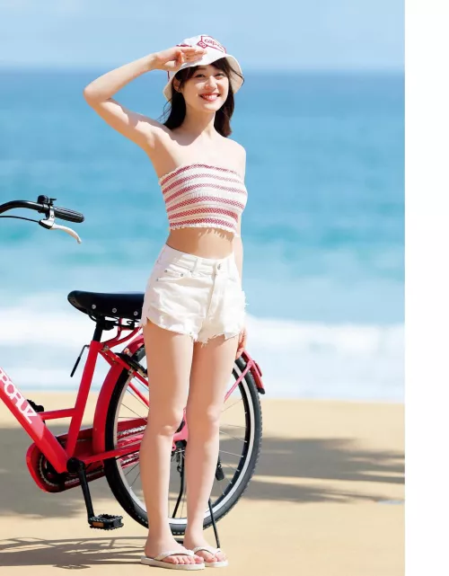 Anybody wanna jerkoff to the cute and petite Miku Itou