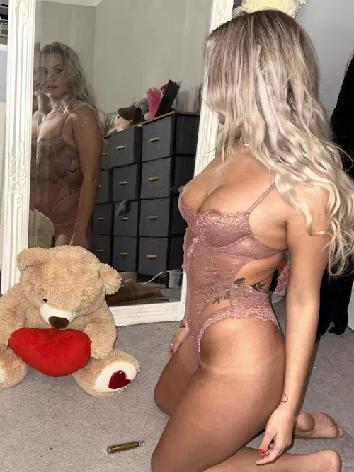 Anyone here into smaller boobs? 😅