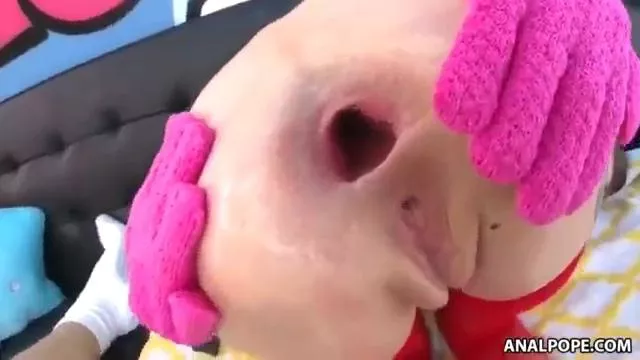 Can you guess this gape Queen?